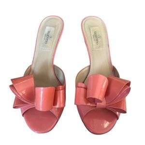 VALENTINO
Pink Patent Leather Couture Bow Mule Peep-Toe Sandals Size 36.5
